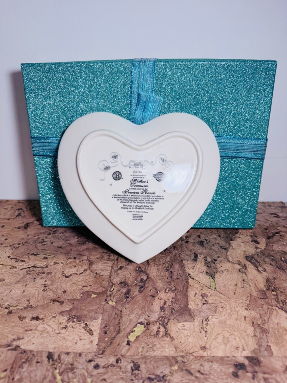 Mother’s Treasure Heart-Shaped Floral Wall Plate or Trinket with Gift Box 🎁 - Picture 4 of 5